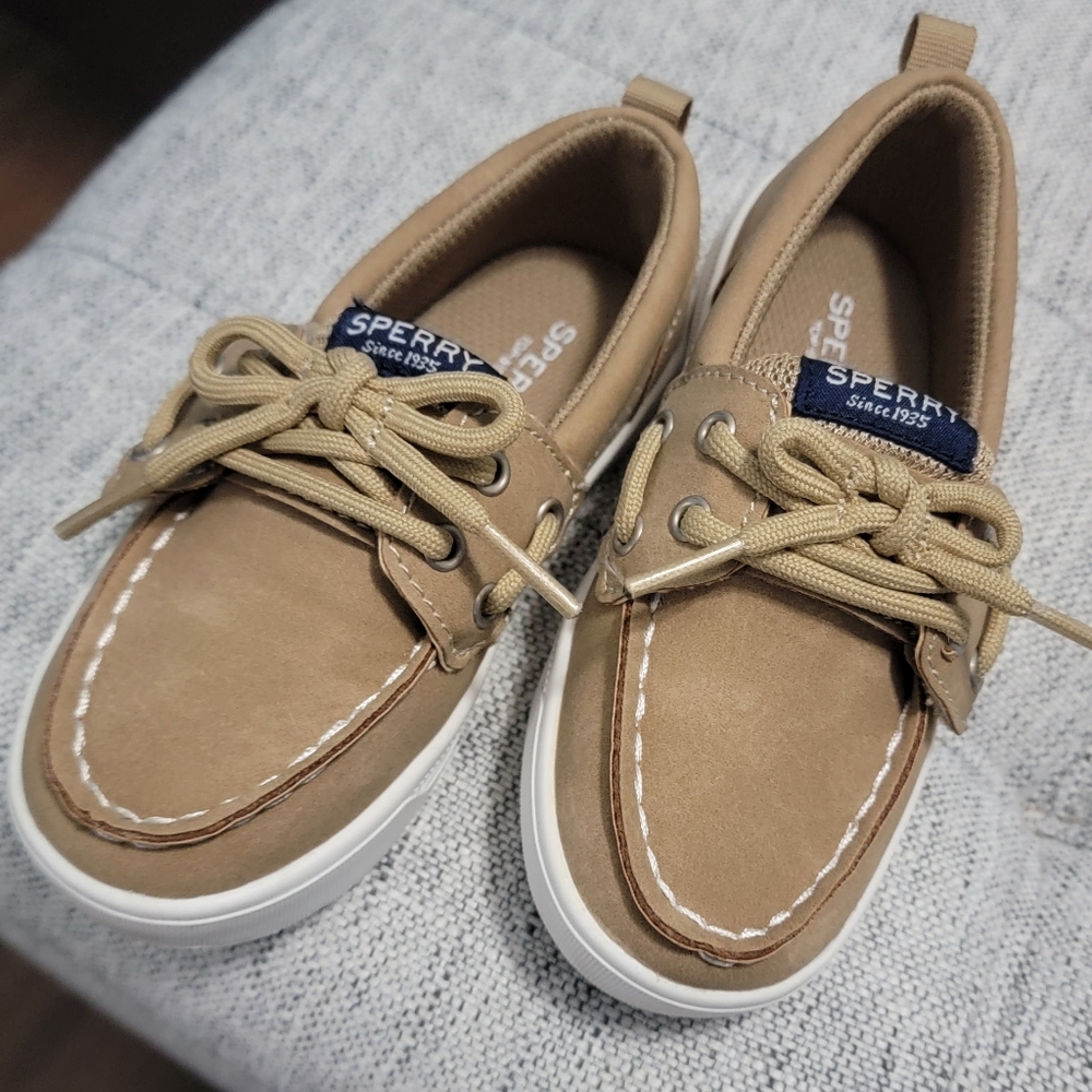 NWOT Sperry unisex shoes for toddler